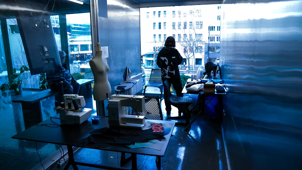 FLO9240.MP4.21_40_34_06.Still001